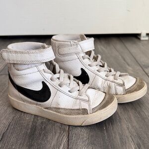 Nike Kids High-Top Sneakers - White and Black Blaze
